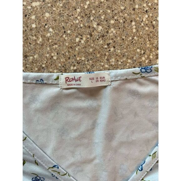 ROMWE Large Blue Floral Crop Top EUC - Picture 2 of 3